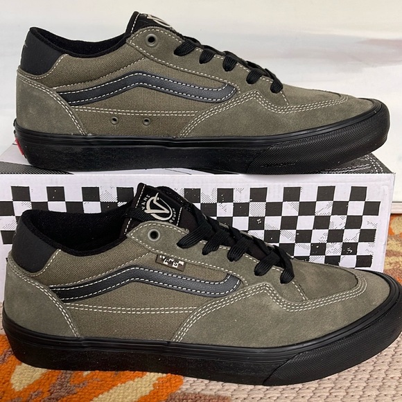 Vans WMNS Rowan Olive/Black
VN0A5JICBIQ
Sneakers - Picture 16 of 16
